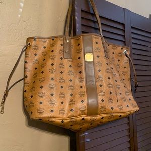 Large Liz MCM Reversible Tote Cognac!